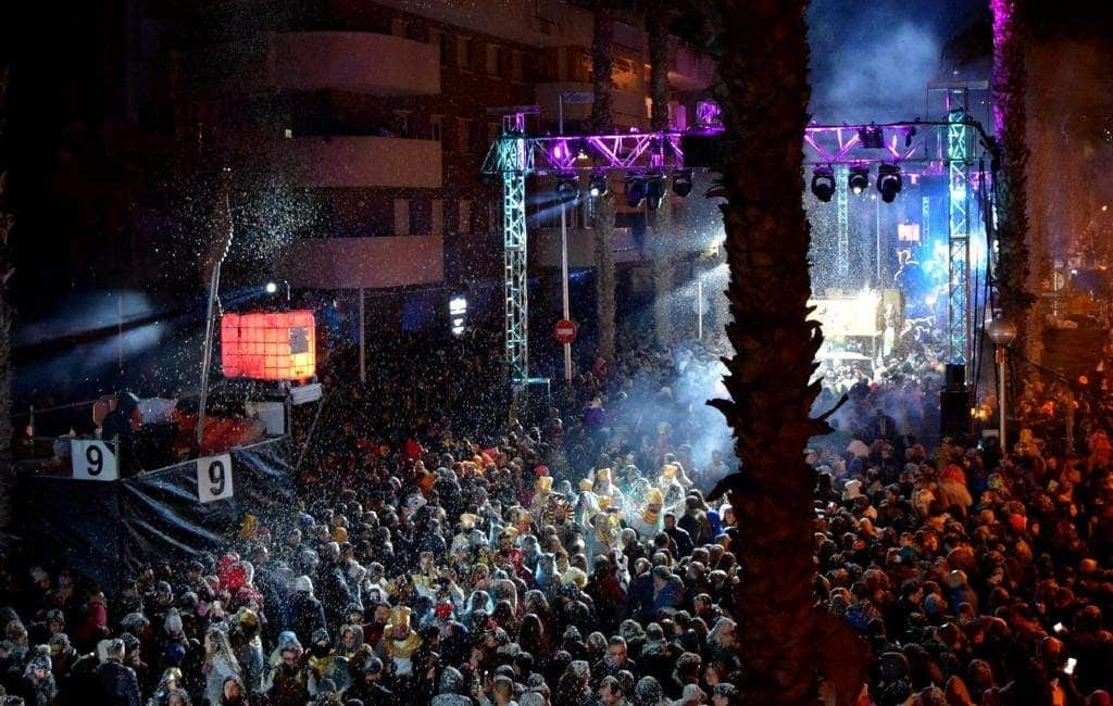 Het Cos Blanc 'confetti' feest in Salou viert 40-jarig jubileum