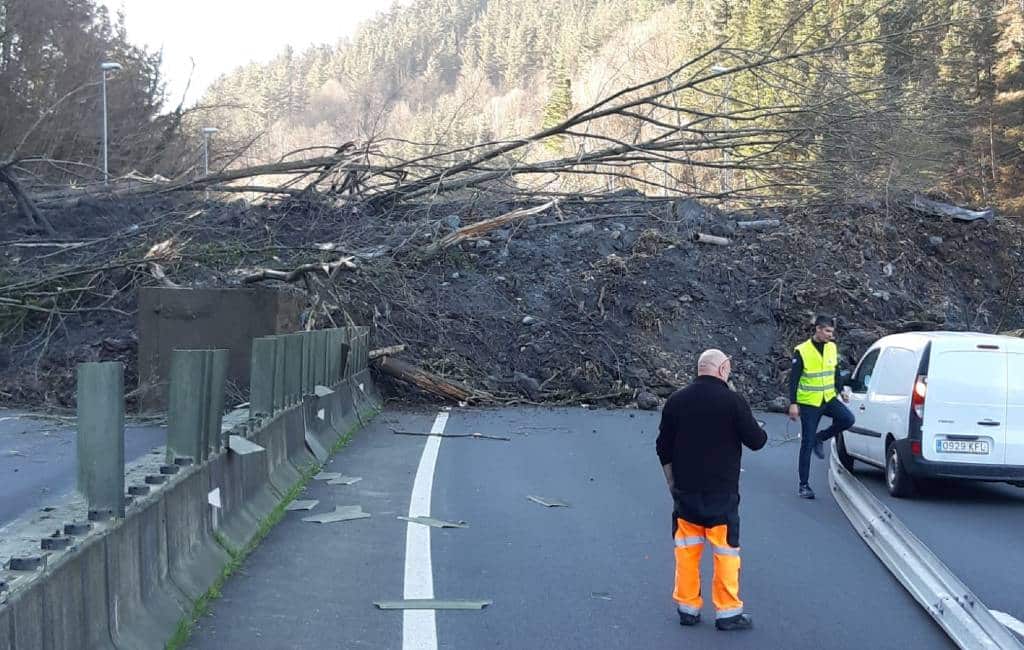 Twee vermisten na aardverschuiving over snelweg Baskenland