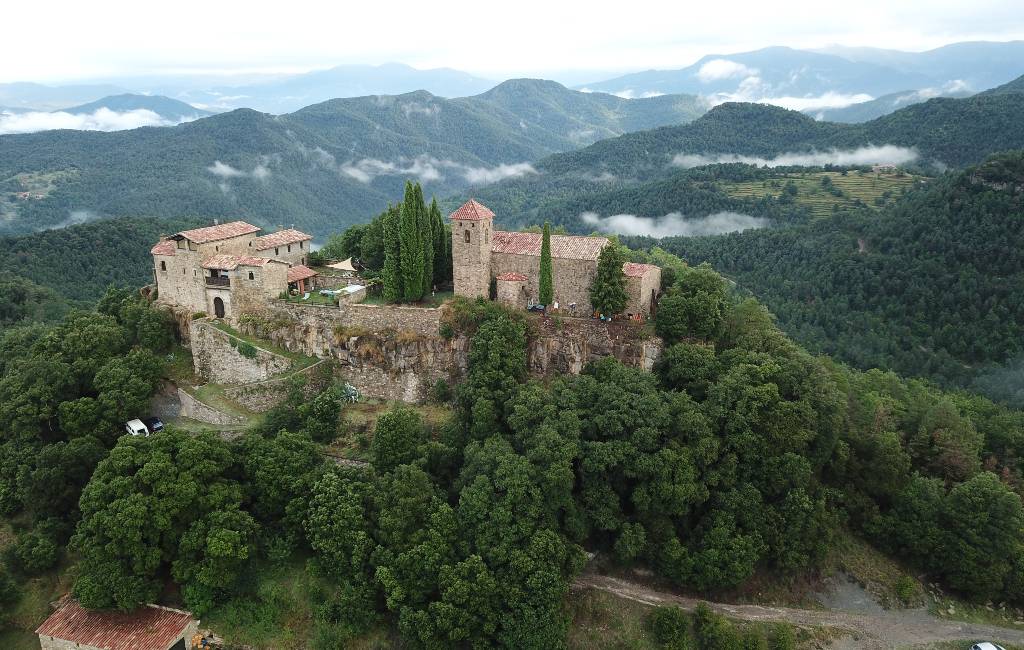 Voor 25 euro per nacht/persoon kun je dit kasteel huren in Gerona