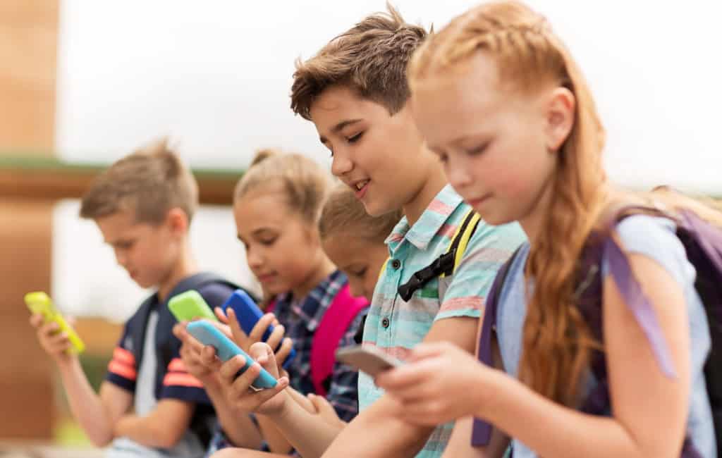 Madrid regio verbiedt mobiele telefoons in de scholen