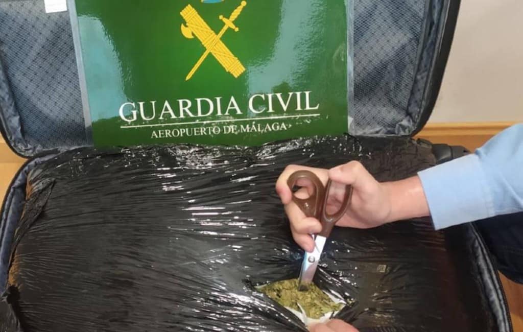 Gearresteerd met 9 kilo marihuana op vlucht Málaga-Amsterdam Gearresteerd met 9 kilo marihuana op vlucht Málaga-Amsterdam