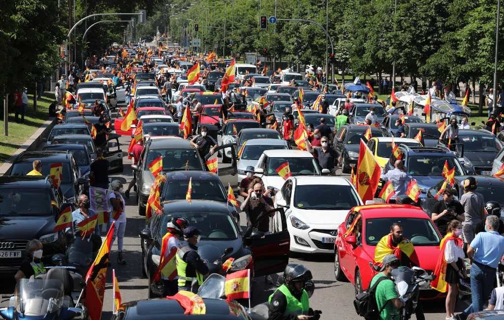 Protesten in auto’s in Spanje tegen corona-maatregelen en regering