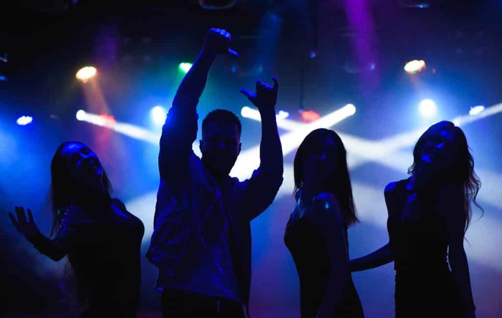 Spaanse discotheken mogen in fase 3 open maar zonder te dansen
