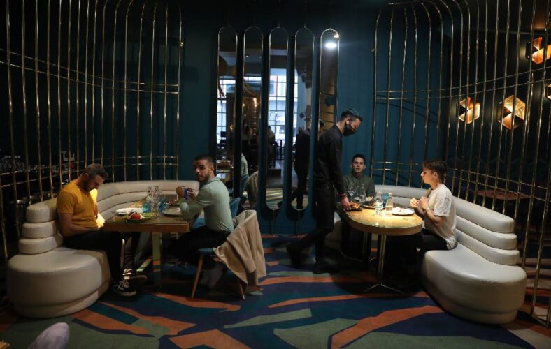 Horeca in Catalonië dicht maar discotheken Madrid mogen maaltijden aanbieden