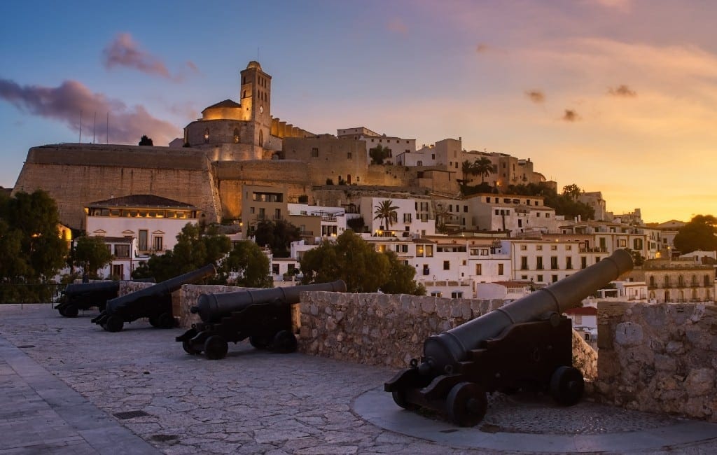 Tientallen hotels te koop op Ibiza