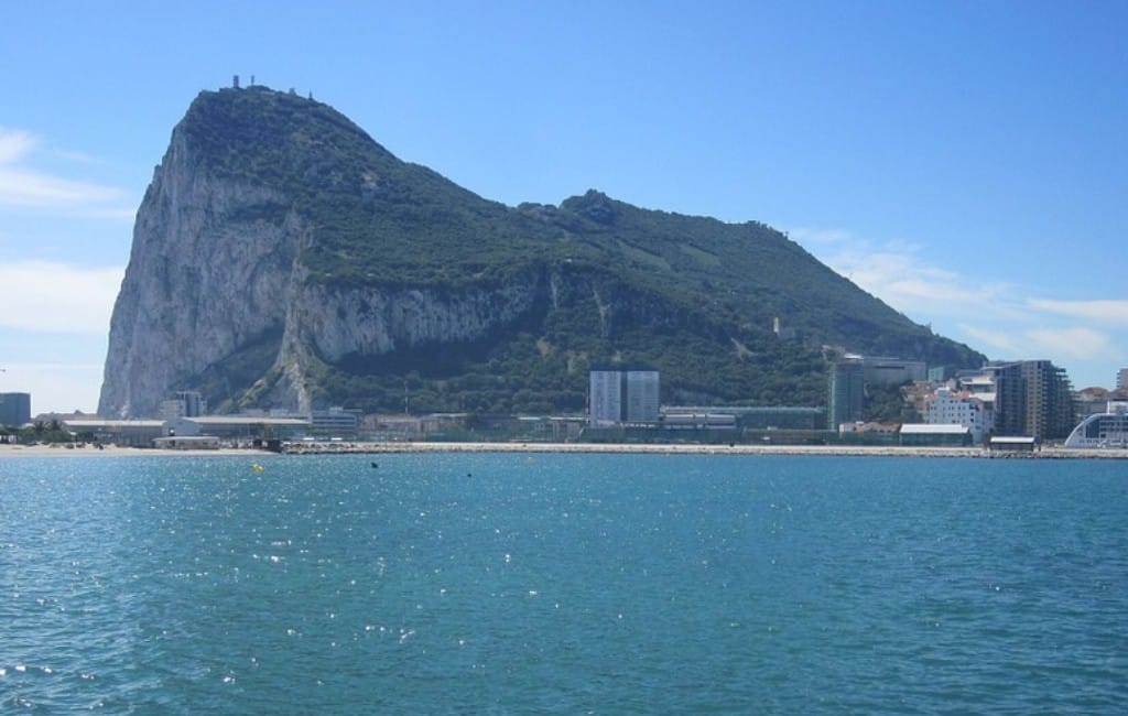 Spaanse werknemers in Gibraltar eerste Spanjaarden met corona-vaccinatie