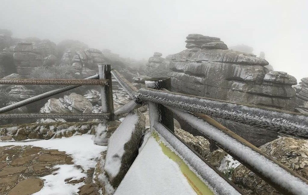 El Torcal de Antequera in provincie Málaga bedekt met sneeuw