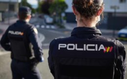 Vrouwelijke Policía Nacional agenten willen dezelfde lengte als het leger en Guardia Civil