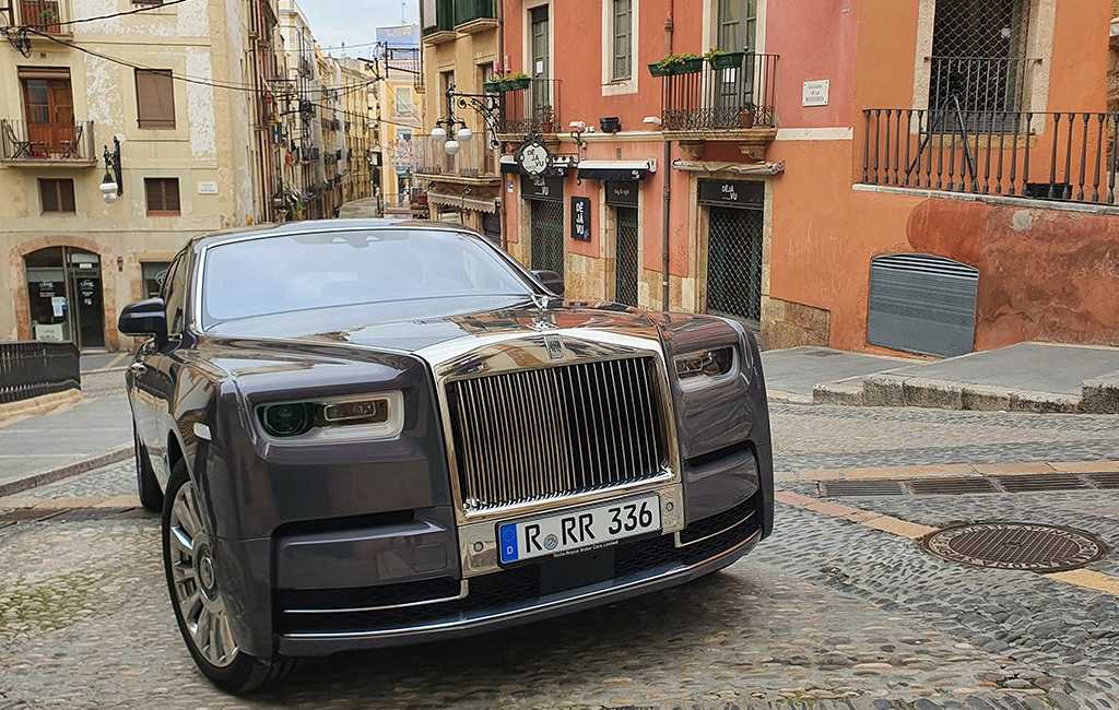 Rolls Royce neemt promotievideo Phantom F op in het oude deel van Tarragona