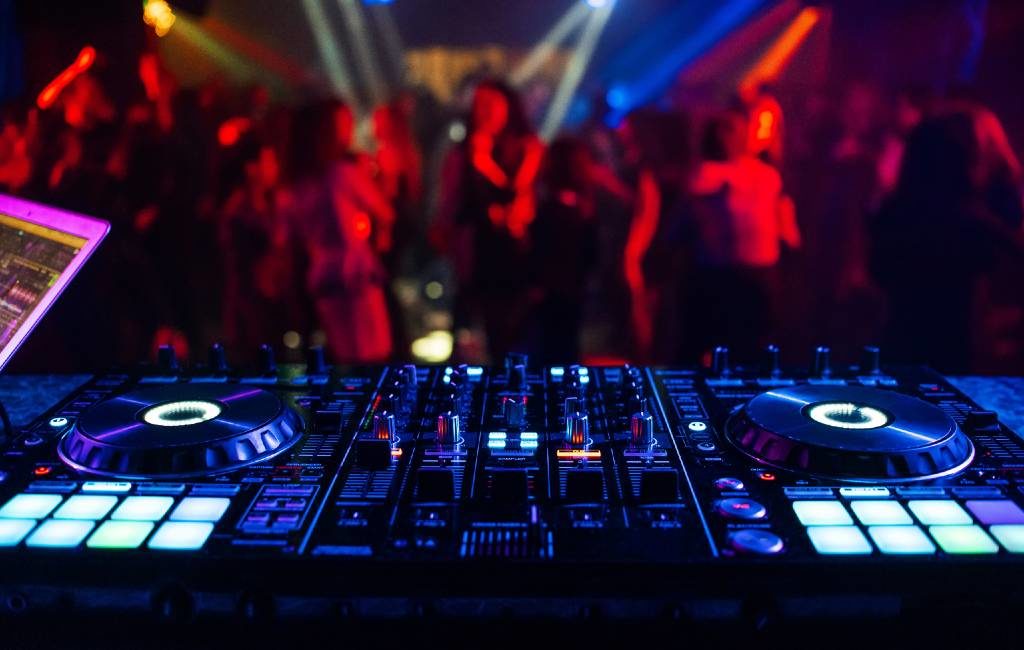 Wordt het discotheek bezoek op Ibiza alleen mogelijk met een corona-certificaat?