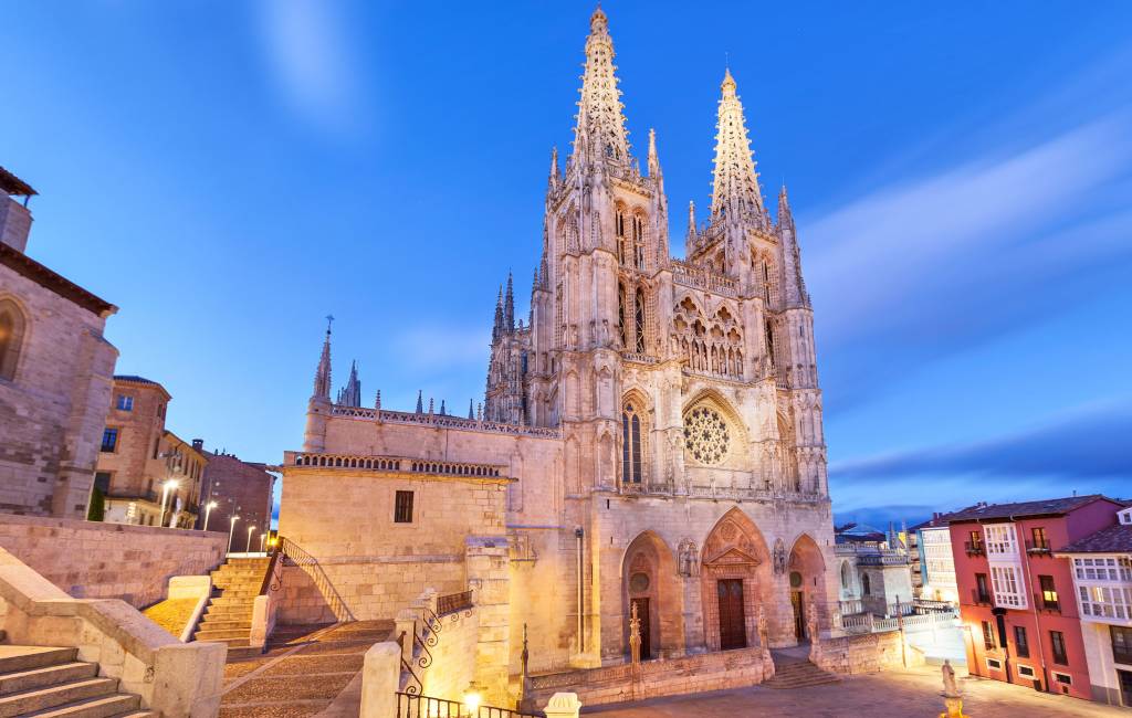 De kathedraal van Burgos kan Werelderfgoed-titel verliezen vanwege nieuwe deuren