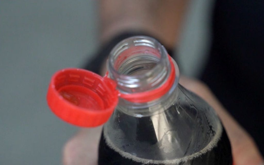 Coca-Cola test in Spanje flessen met nieuwe recyclebare vaste draaidoppen