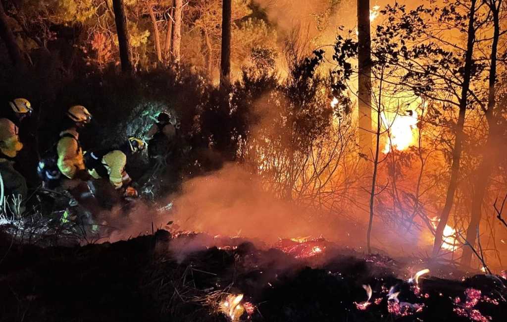 Brandweerman om het leven gekomen bij enorme natuur- en bosbrand Costa del Sol