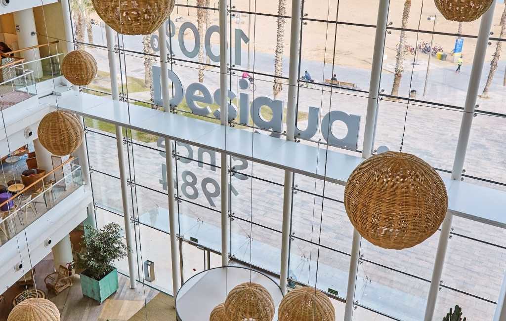 Kantoorpersoneel Desigual gaat vier dagen per week werken voor minder loon