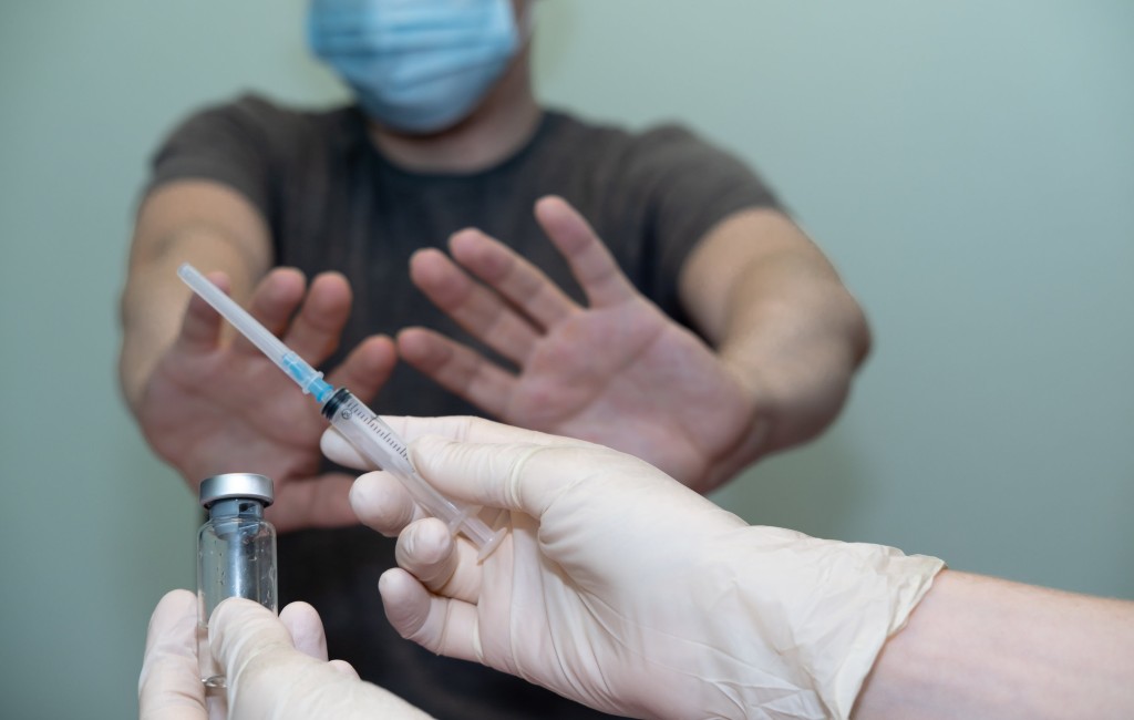 Steeds meer landen richten hun pijlen op de niet-gevaccineerden maar hoe is dat in Spanje?