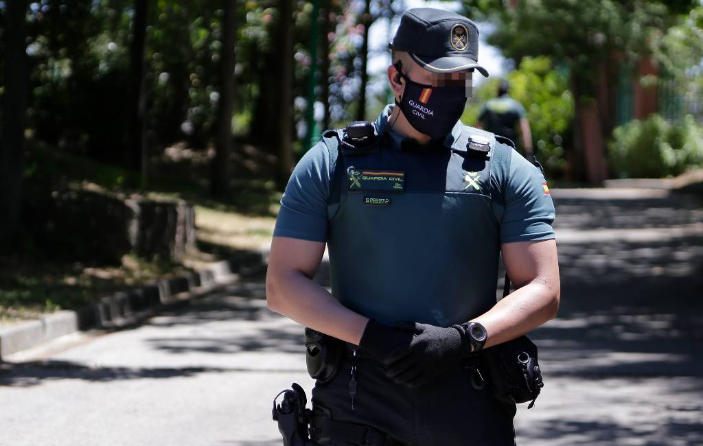 Spaanse Guardia Civil agenten mogen eindelijk tatoeages laten zien maar geen piercings