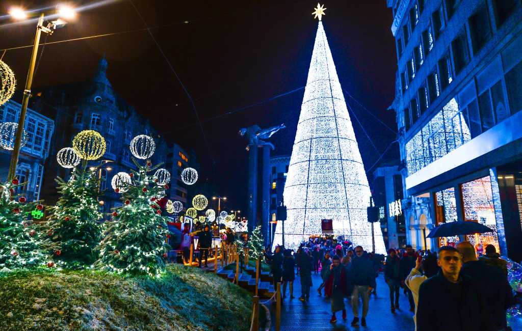 De stad Vigo in Galicië heeft als eerste kerststad in Spanje de verlichting aangedaan