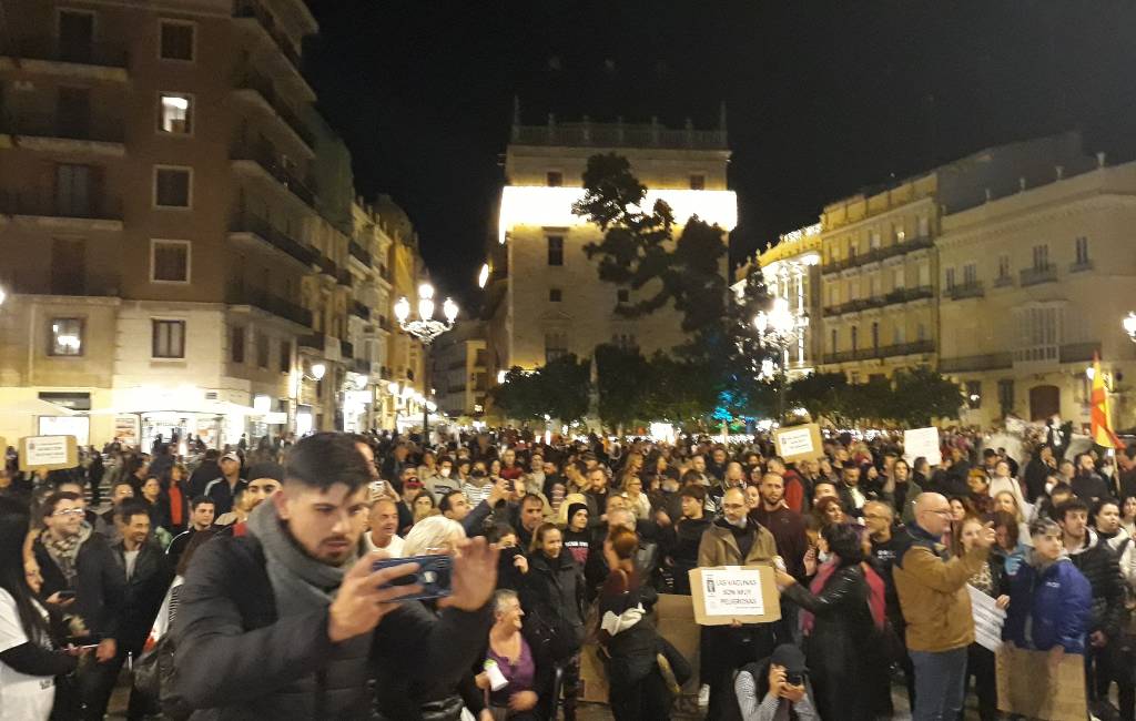 Circa 3.000 deelnemers aan anti-coronapas manifestatie in Barcelona