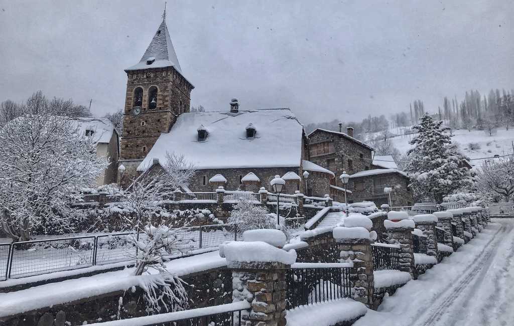 Foto’s van de enorme sneeuwval in de Spaanse Pyreneeën