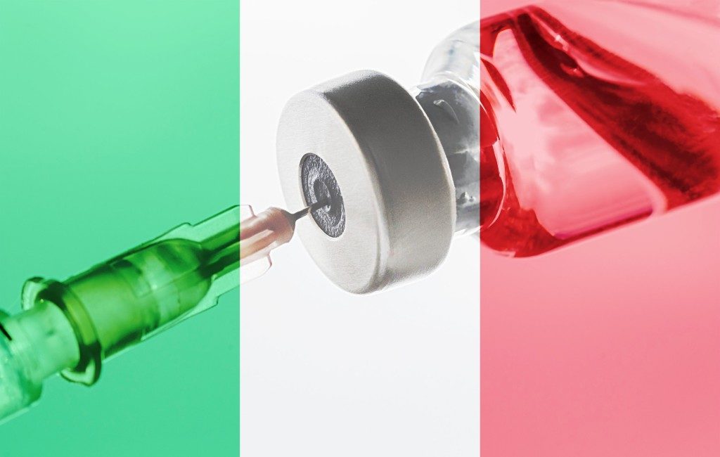Italië voert vaccinatieplicht in voor alle 50-plussers maar hoe is dat in Spanje?
