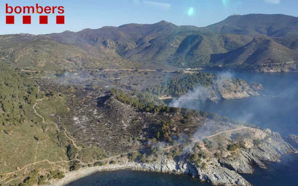 Brand legt meer dan 500 hectare natuur in de as in Roses aan de Costa Brava