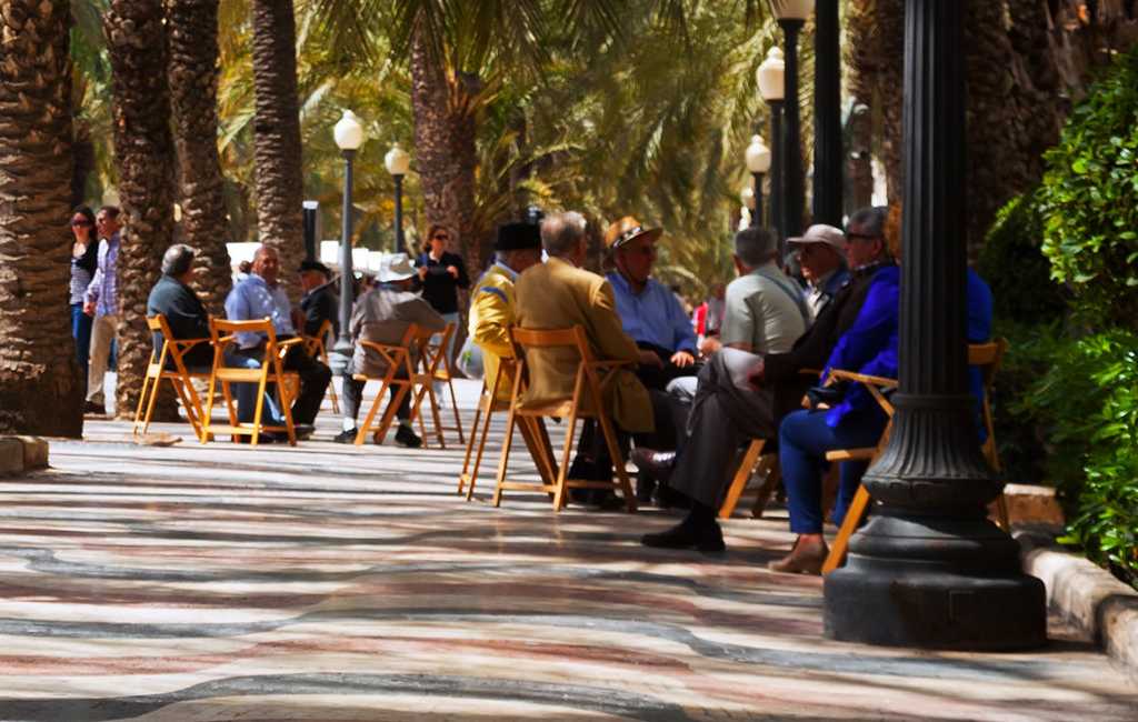 Het mysterie van de klapstoelen op de Explanada boulevard van Alicante