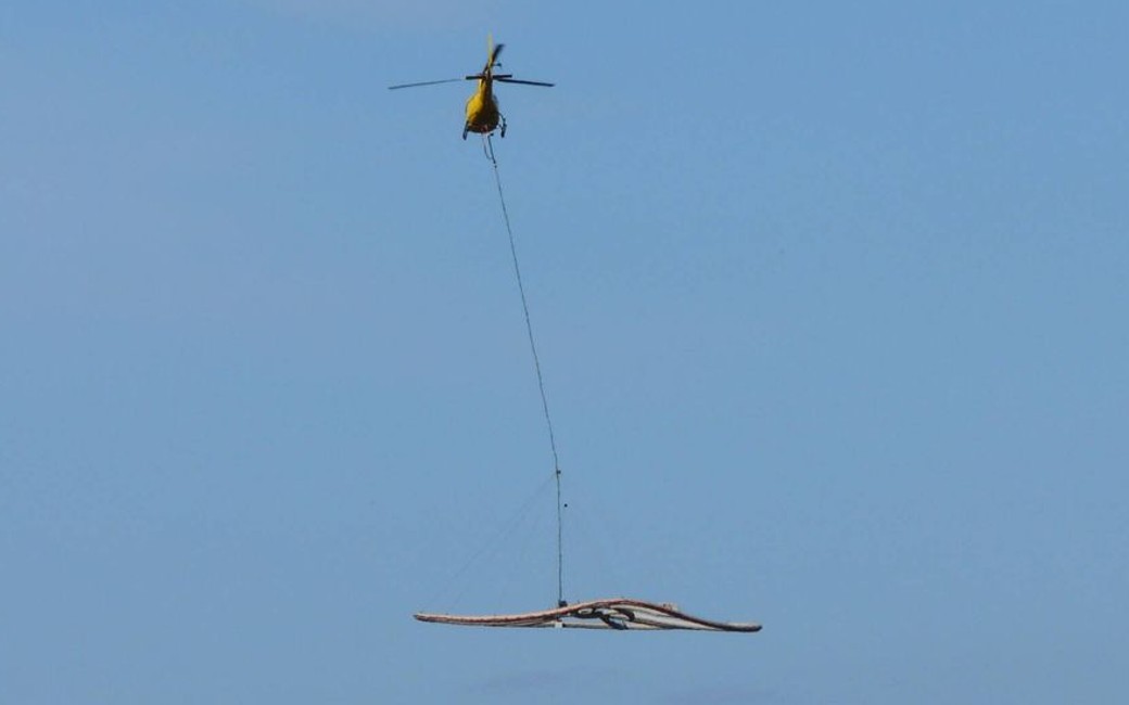 Waarom vliegt een helikopter met een vreemd object boven de heuvels van Sevilla en Huelva?