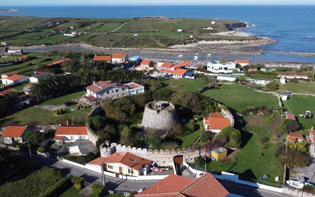Worden krakers de eigenaar van een kasteel na 30 jaar bezetting in Santander?