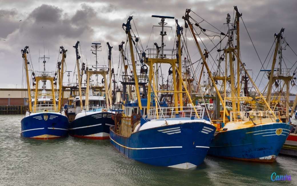 Spaanse vissers blijven tot en met woensdag in de havens uit protest hoge brandstofprijzen
