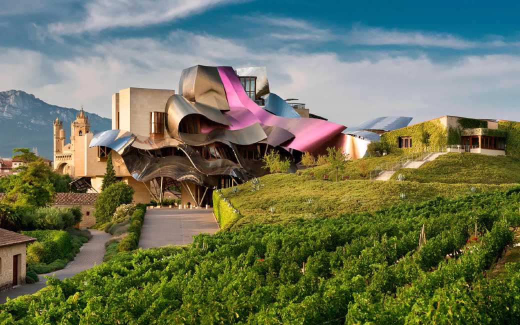 Marqués de Riscal in La Rioja gekozen tot de op een na beste wijngaard van Europa