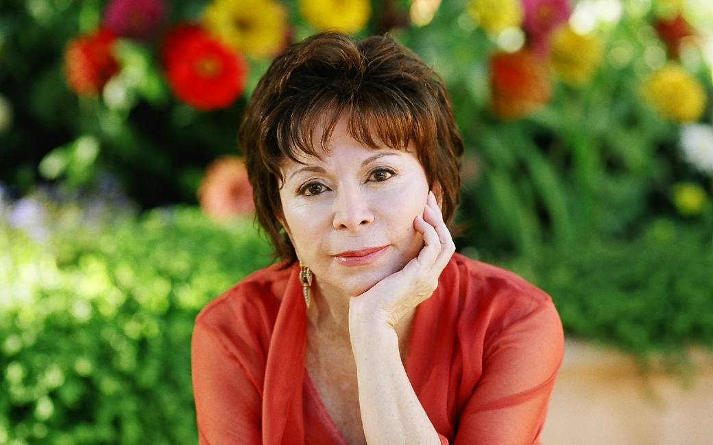 Isabel Allende viert 40 jaar bestsellers met nieuwste roman ‘Violeta’ in het Nederlands