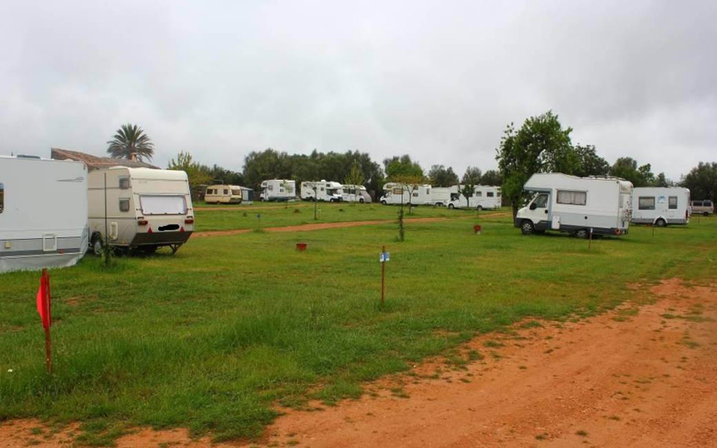 Politie sluit illegale camping met alle voorzieningen op Mallorca