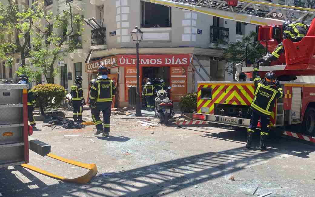 18 gewonden en 2 vermisten bij een enorme explosie in een wijk in Madrid
