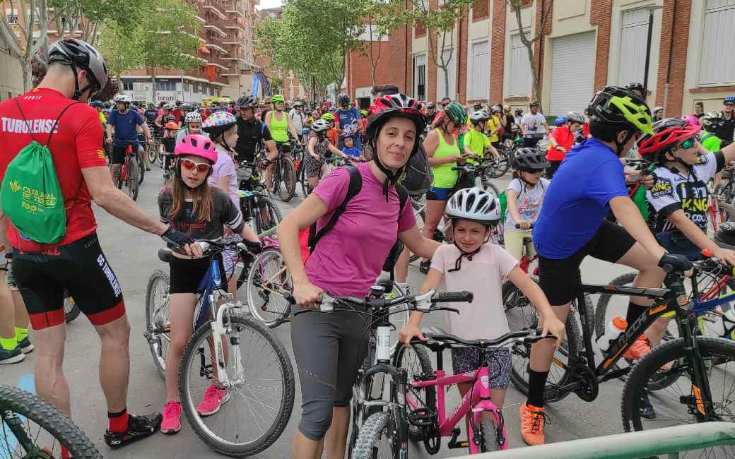 Negenhonderd fietsers komen samen in Teruel om de fiets in de kijker te zetten