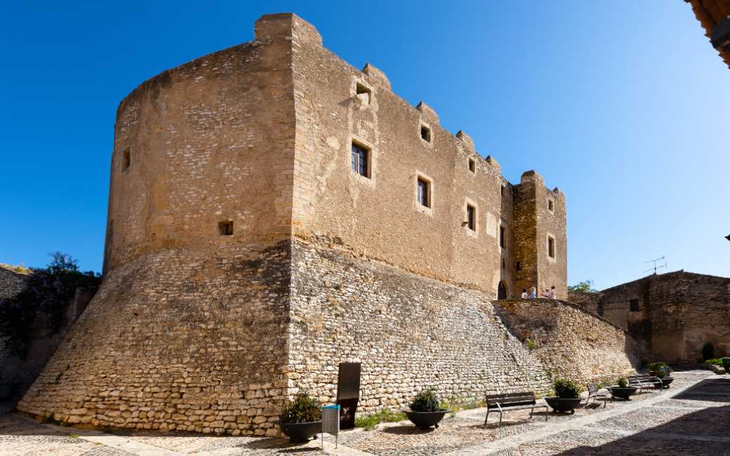 Spectaculair kasteel aan de Costa Dorada te koop