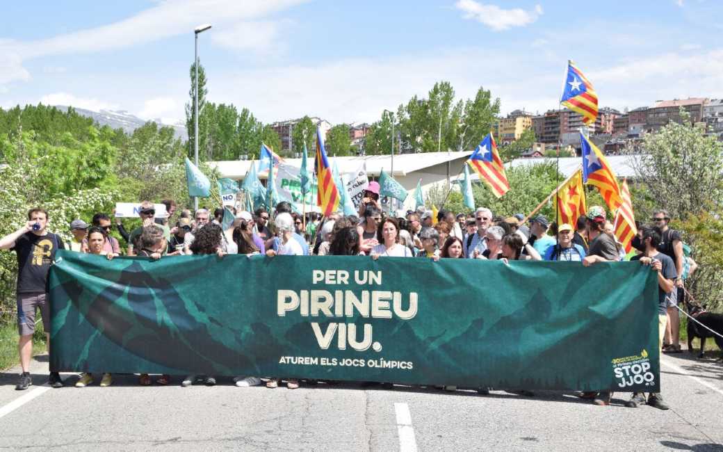 Tweeduizend personen protesteren tegen Olympische Winterspelen in de Pyreneeën