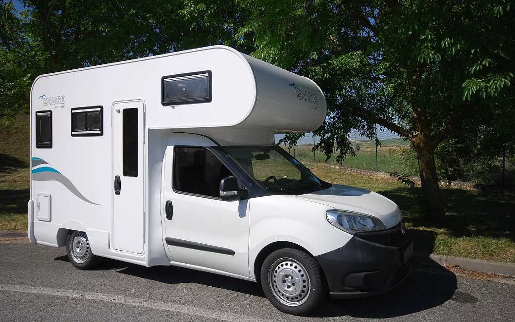 Deze Spaanse compacte mini-alkoof-camper kost minder dan 40.000 euro