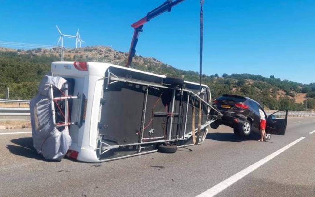 Nederlanders verliezen controle over caravan op A-66 snelweg nabij Salamanca