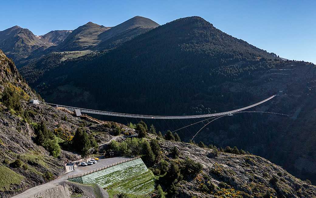 Andorra opent 603 meter lange hangbrug op 1.875 meter hoogte