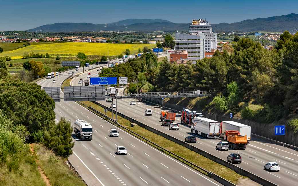 Spaanse overheid gaat miljard euro investeren in verbeteringen AP-7 en AP-2 snelwegen in Catalonië en Aragón