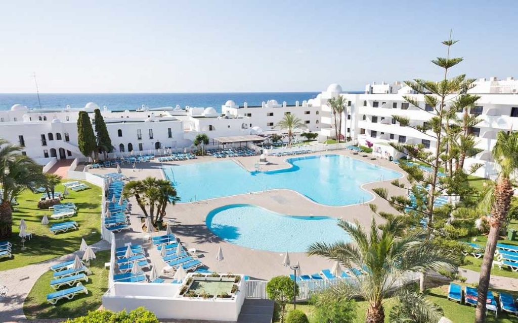 96 zieke gasten in een toeristisch appartementencomplex in Almería