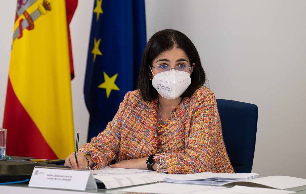 Spaanse minister van Volksgezondheid raadt het gebruik van mondkapje weer aan