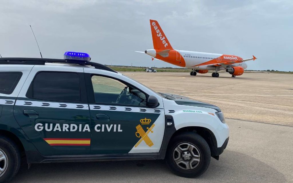 18-jarige Britse man aangehouden voor valse bommelding EasyJet vliegtuig op Menorca