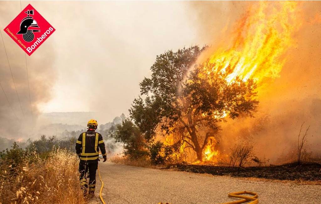 Meest vernietigende natuur- en bosbrand ooit aan de Costa Blanca is nog niet voorbij