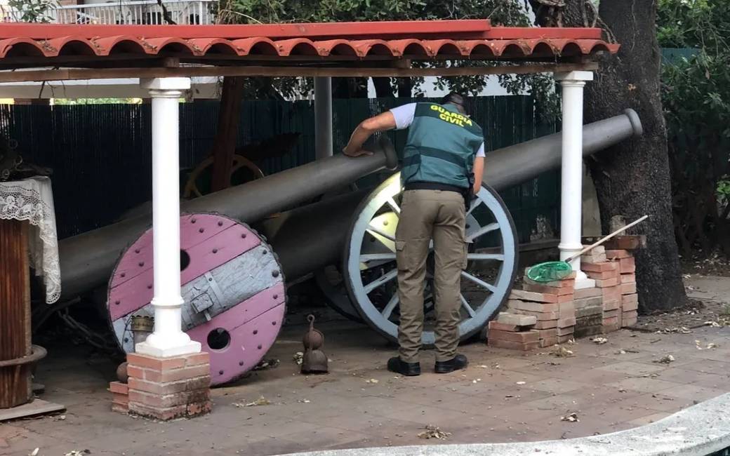Vrouw met kanonnen en munitie verzameling aangehouden aan de Costa Brava