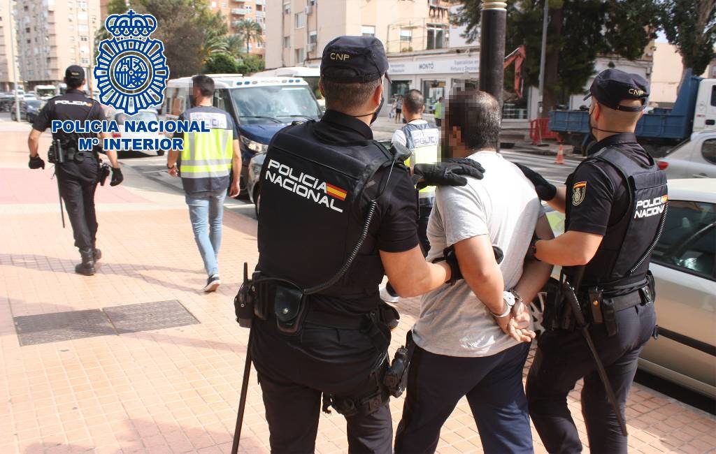 De Spaanse politie zoekt nog naar twee van tien meest gezochte criminelen waaronder een Belg