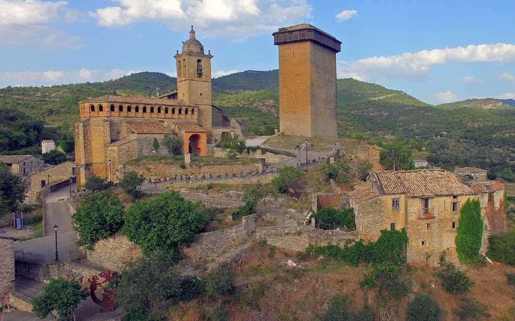 Gemeente van een idyllisch Pyreneeën-dorp in Huesca verhuurt bar met woning voor 260 euro/maand