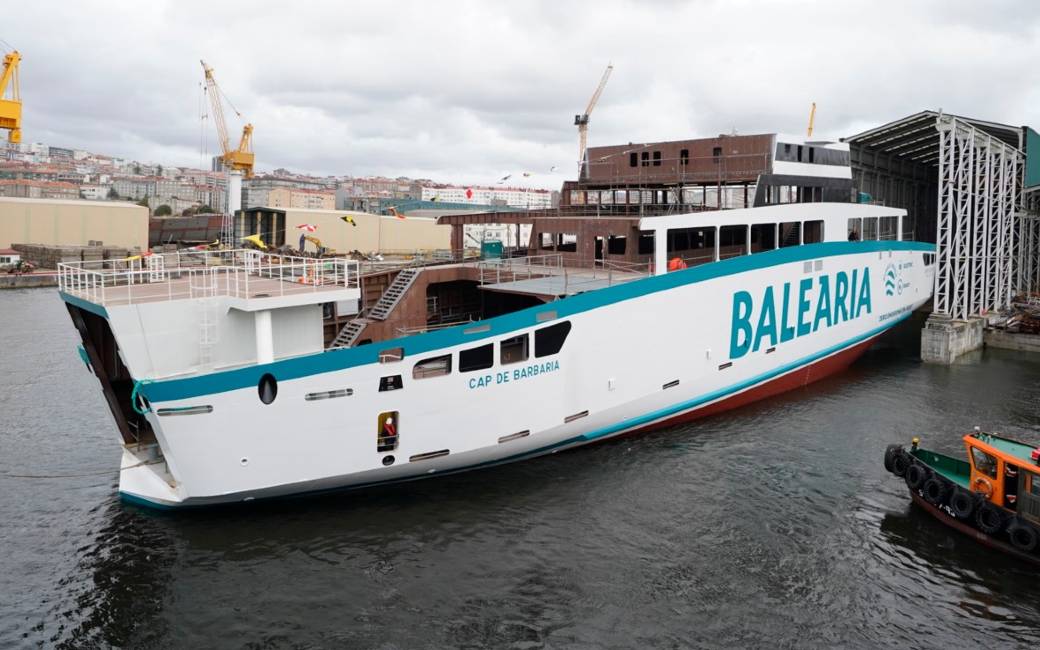 Eerste elektrische ferry die tussen Ibiza en Formentera gaat varen te water gelaten