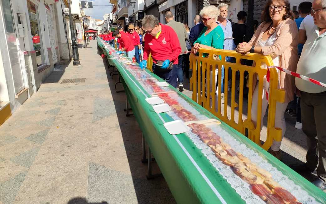 Nieuw wereldrecord in Cadiz voor langste ‘tosta’ met Iberische worst