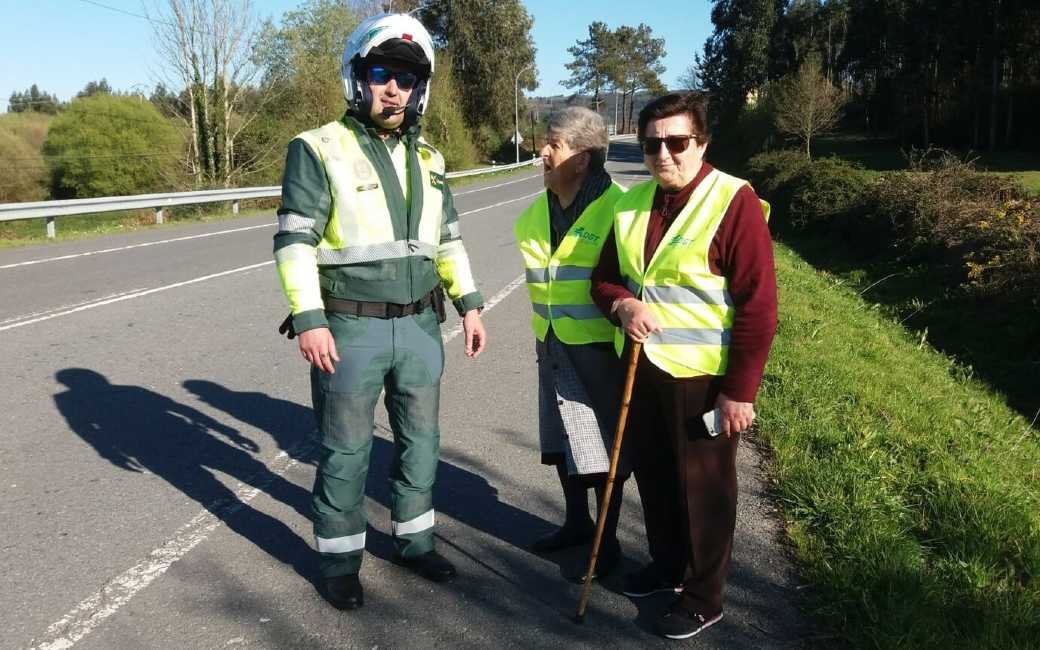 Moeten voetgangers op de weg nu ook een fluorescerend vest dragen in Spanje?